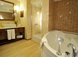 2 Bedroom Suite Bathroom