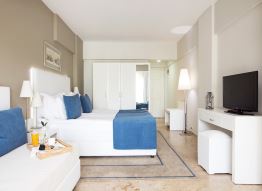 Luxuszimmer mit Blick auf den Strand