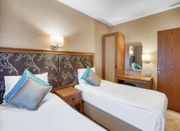 Deluxe Family Room 1