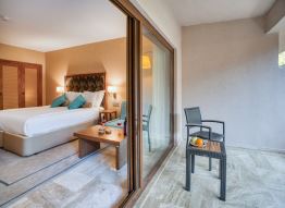 Deluxe Family Room 1