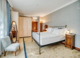 Premium Suite (with fireplace)