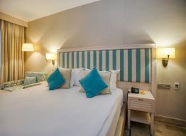 Deluxe Family Room 2