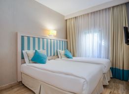 Deluxe Family Room 2