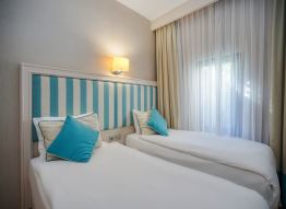 Deluxe Family Room 2