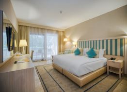 Deluxe Family Room 2